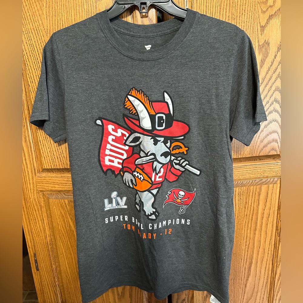 Mens Buccaneers Super Bowl Champs Tom Brady shirt